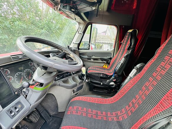 2003 Freightliner Columbia, красный, 1600000 рублей - вид 11