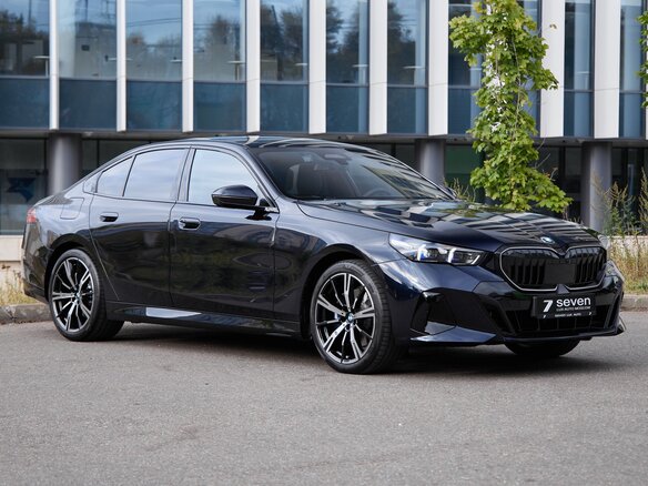 2026 BMW 5 серии 530i xDrive VIII (G60/G61/G68), чёрный, 9700000 рублей - вид 7