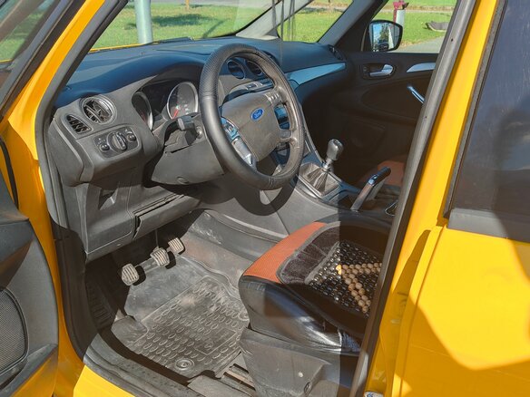 2014 Ford Galaxy II Рестайлинг, жёлтый, 600000 рублей - вид 8