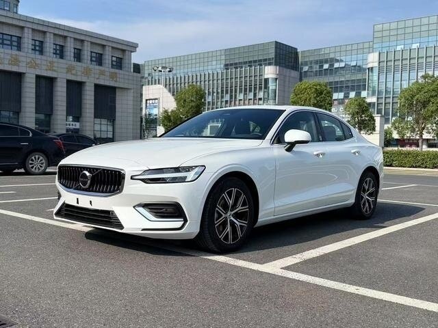 Открыть фотографии: Volvo S60 III