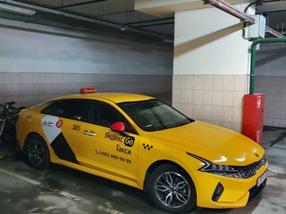 2021 Kia K5 III, жёлтый, 2800000 рублей, вид 3