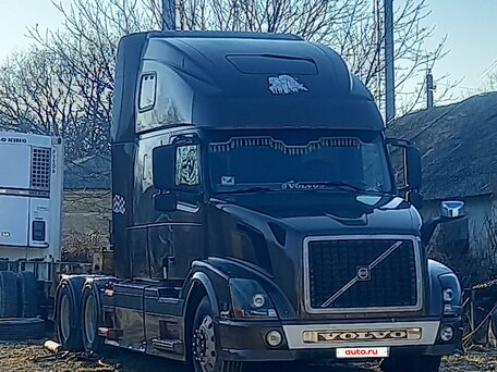 2003 Volvo VNL, коричневый, 3500000 рублей, вид 4