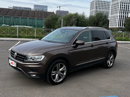 2017 Volkswagen Tiguan II, коричневый, 2799000 рублей, вид 1