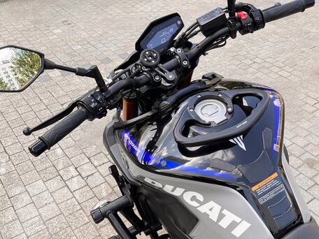 2020 Yamaha MT-09 (FZ-09), серебристый, 900000 рублей, вид 4