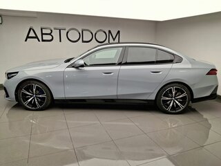 2026 BMW 5 серии 530i xDrive VIII (G60/G61/G68), серый, 10100000 рублей, вид 2