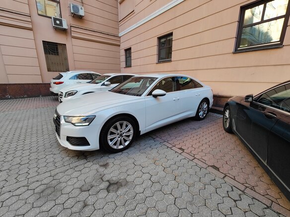 2021 Audi A6 40 TDI V (C8), белый, 3550000 рублей - вид 2