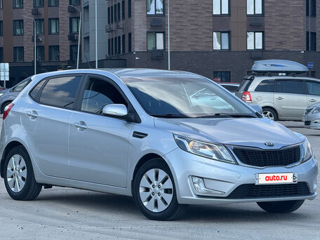 2014 Kia Rio 6-speed III, серебристый, 1049000 рублей, вид 1