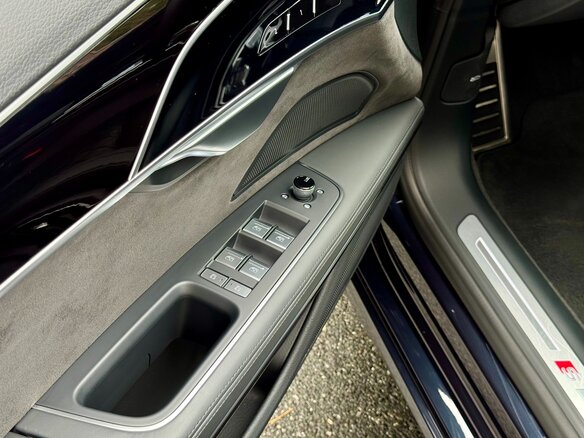 2020 Audi S8 IV (D5), синий, 9590000 рублей - вид 24