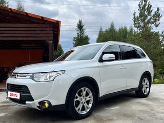 2014 Mitsubishi Outlander III Рестайлинг, белый, 1450000 рублей, вид 2