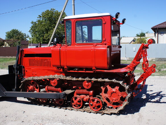 2002 ВгТЗ ДТ-75/ДЗ-42, красный - вид 10