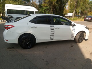 2013 Toyota Corolla XI (E160, E170, E180), белый, 900000 рублей, вид 1