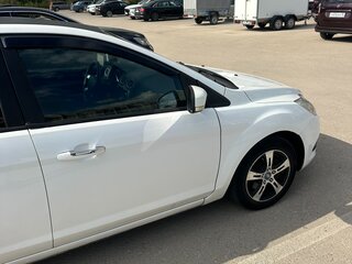 2010 Ford Focus II Рестайлинг, белый, 460000 рублей, вид 4