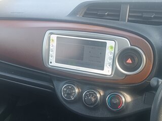 2011 Toyota Vitz III (XP130), чёрный, 790000 рублей, вид 5