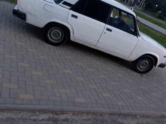2002 Lada (ВАЗ) 2107, белый, 90000 рублей - вид 6