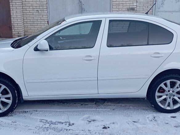 2011 Skoda Octavia II (A5) Рестайлинг, белый, 799000 рублей - вид 1