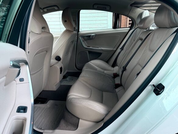 2011 Volvo S60 II, белый - вид 9