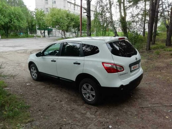 2011 Nissan Qashqai+2 I Рестайлинг, белый, 1300000 рублей - вид 3