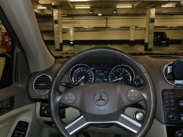 2010 Mercedes-Benz GL-Класс 500 I (X164) Рестайлинг, чёрный, 2100000 рублей - вид 33