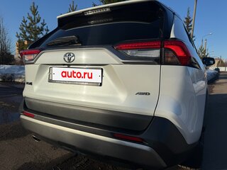 2021 Toyota RAV4 V (XA50), белый, 3600000 рублей, вид 4