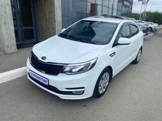 2015 Kia Rio III Рестайлинг, белый, 910000 рублей, вид 3