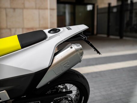 2026 Husqvarna 701 Supermoto, белый, 1750000 рублей, вид 5