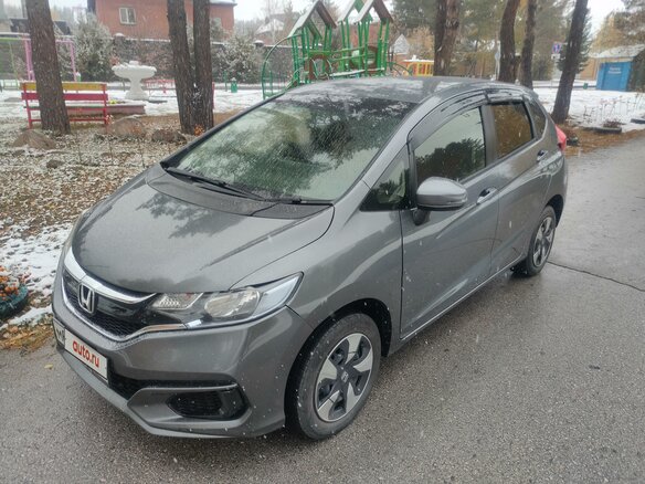 2018 Honda Fit III Рестайлинг, серый, 1480000 рублей