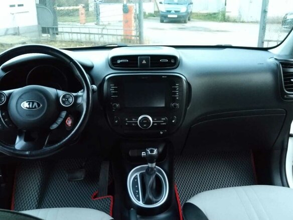 2017 Kia Soul II Рестайлинг, белый, 1442000 рублей - вид 10