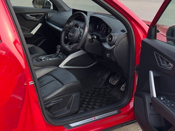 2019 Audi SQ2 I, красный, 3650000 рублей - вид 20