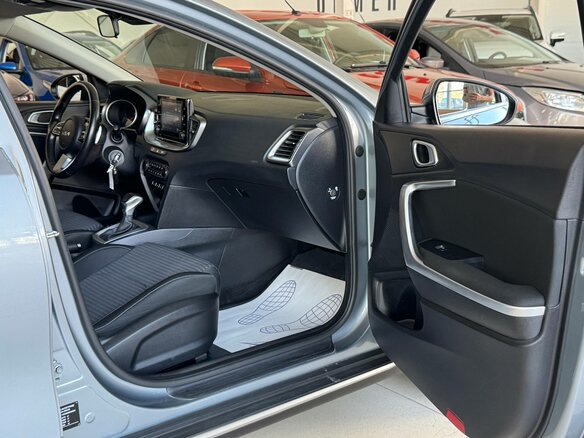 2021 Kia XCeed I, серый, 1875000 рублей - вид 12