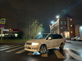 1997 Mitsubishi Chariot Grandis III, белый, 270000 рублей, вид 1