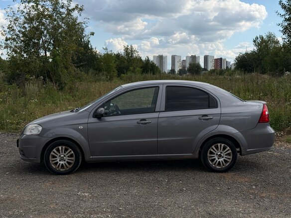 2011 Chevrolet Aveo I Рестайлинг, серый, 350000 рублей - вид 2