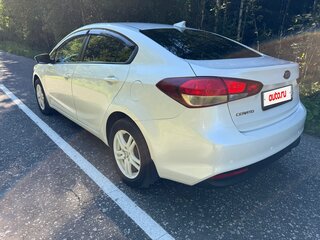2017 Kia Cerato III Рестайлинг (Classic), белый, 1330000 рублей, вид 5
