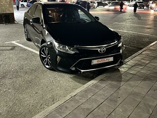 2017 Toyota Camry VII (XV50) Рестайлинг 2, серый, 2150000 рублей, вид 4