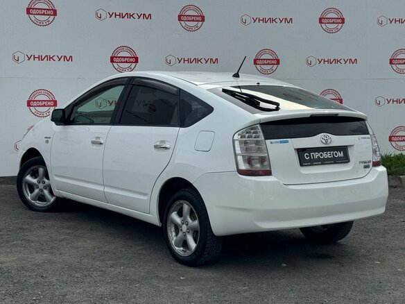 2010 Toyota Prius JDM II Рестайлинг (XW20), белый, 679000 рублей - вид 2