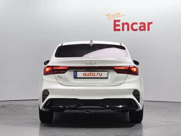 2024 Kia K3 II (China Market) Рестайлинг, белый, 1900000 рублей - вид 3