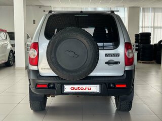 2017 Chevrolet Niva I Рестайлинг, серебристый, 505000 рублей, вид 5