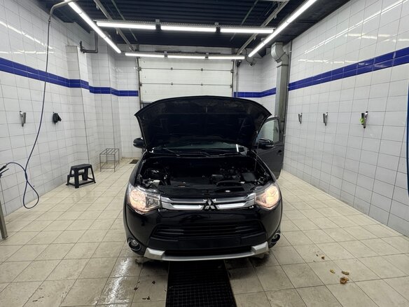 2014 Mitsubishi Outlander III Рестайлинг, чёрный - вид 1