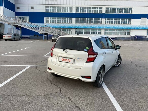 2018 Nissan Note e-Power II Рестайлинг, белый, 1150000 рублей - вид 3