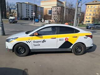 2021 Hyundai Solaris II Рестайлинг, красный, 1400000 рублей, вид 2