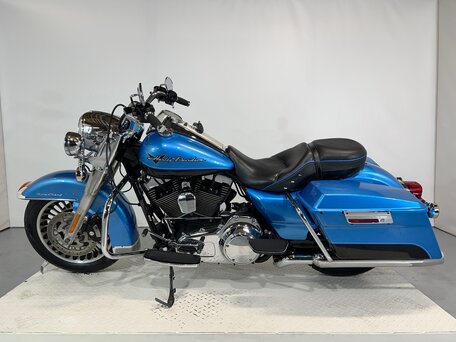 2011 Harley-Davidson Road King, синий, 710000 рублей, вид 2