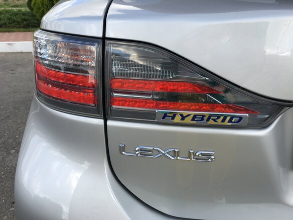 2011 Lexus CT 200h I, серебристый, 2900000 рублей - вид 1