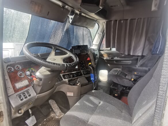 1999 Freightliner Century Class, серебристый, 400000 рублей - вид 7