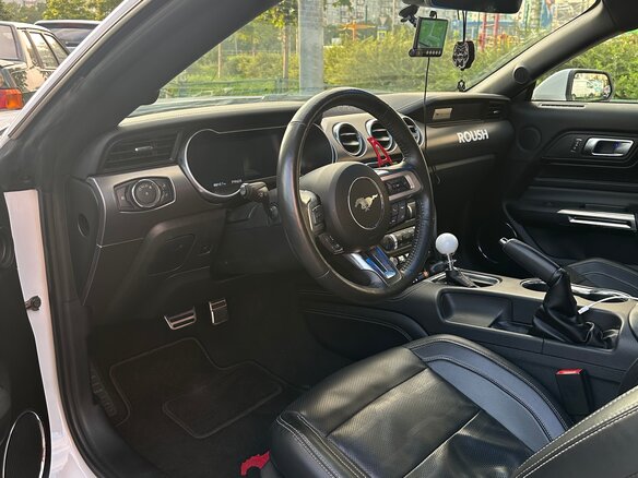 2021 Ford Mustang VI Рестайлинг, белый, 3650000 рублей - вид 11