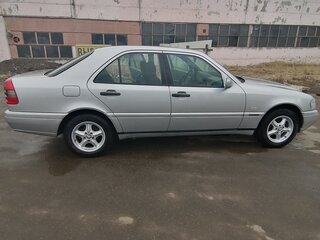 1997 Mercedes-Benz C-Класс 180 I (W202) Рестайлинг, серебристый, 900000 рублей, вид 2