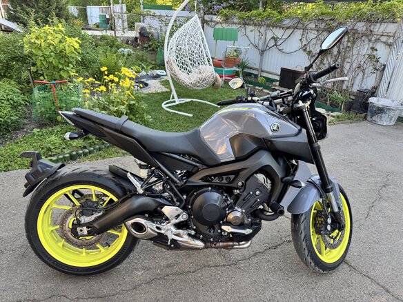 2017 Yamaha MT-09 (FZ-09), серый, 930000 рублей