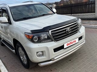 2014 Toyota Land Cruiser 200 Series Рестайлинг 1, белый, 5800000 рублей, вид 3