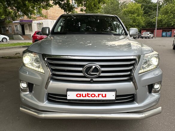 2013 Lexus LX 570 III Рестайлинг, серебристый, 5100000 рублей - вид 4