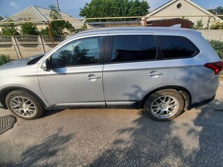 2020 Mitsubishi Outlander III Рестайлинг 3, серебристый, 3200000 рублей, вид 4