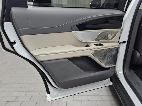 2024 Lincoln Nautilus II, белый, 5995700 рублей - вид 24