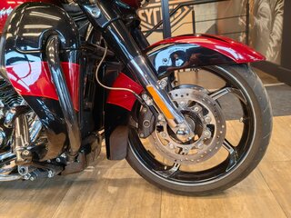 2017 Harley-Davidson CVO Street Glide, красный, 2150000 рублей, вид 4